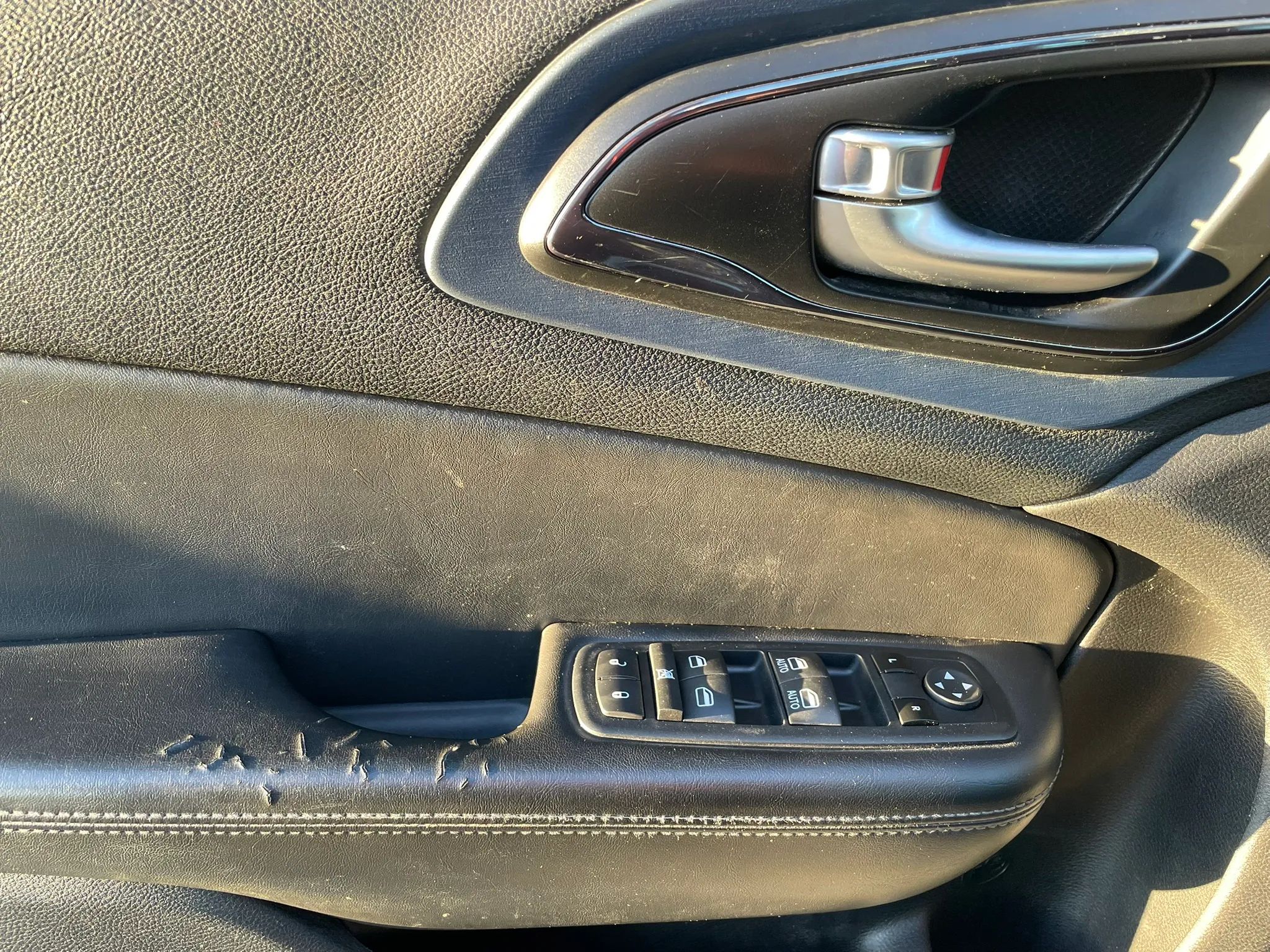 2015 CHRYSLER 200 200S — photo 21