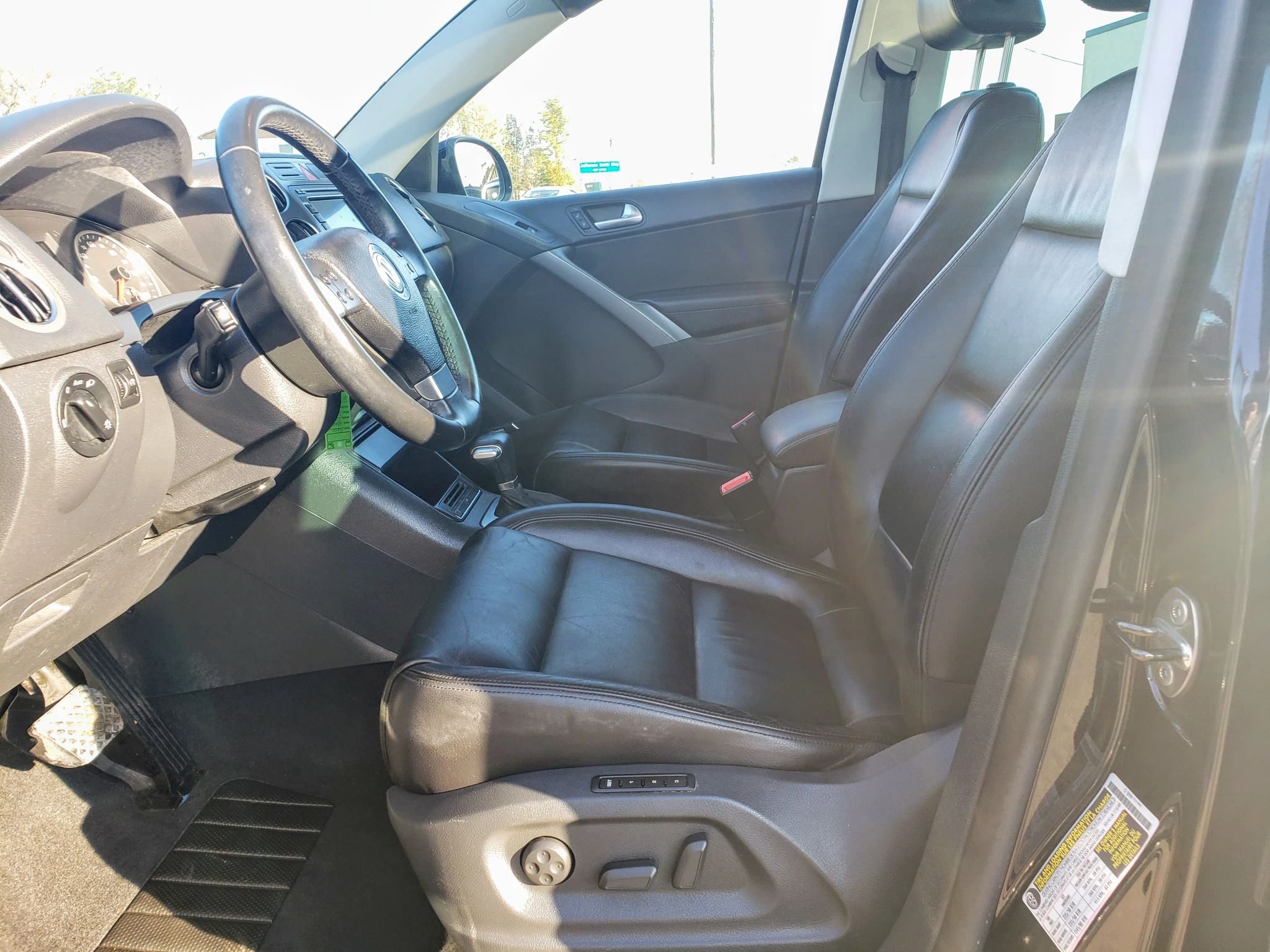 2010 VOLKSWAGEN Tiguan
