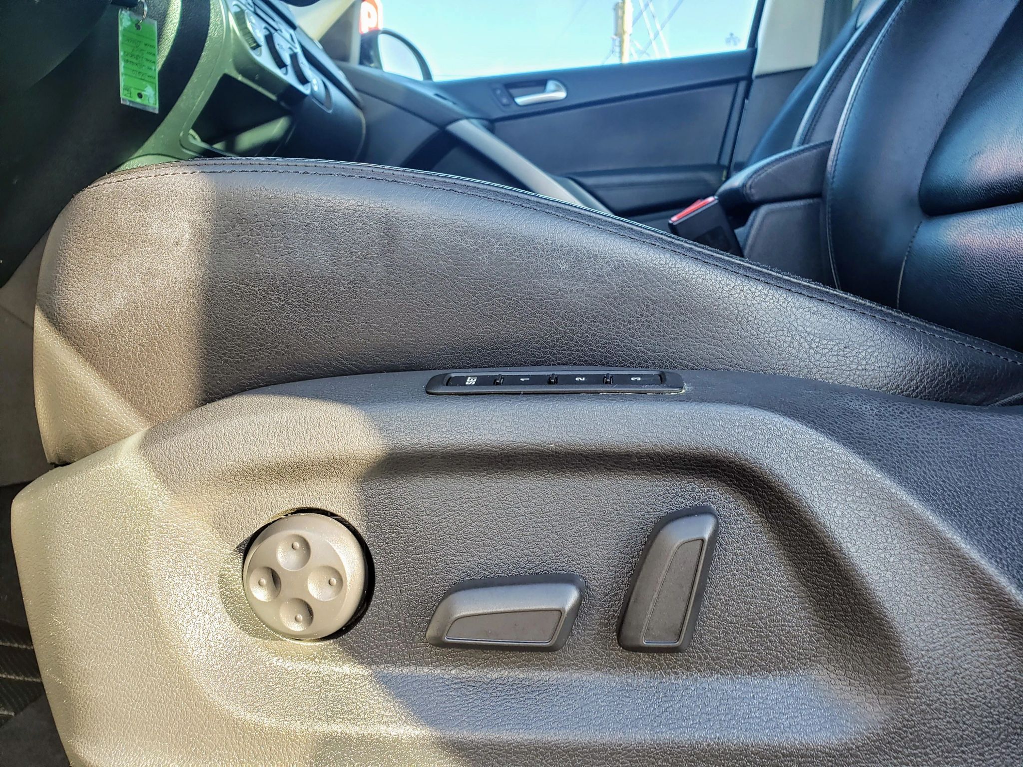 2010 VOLKSWAGEN Tiguan