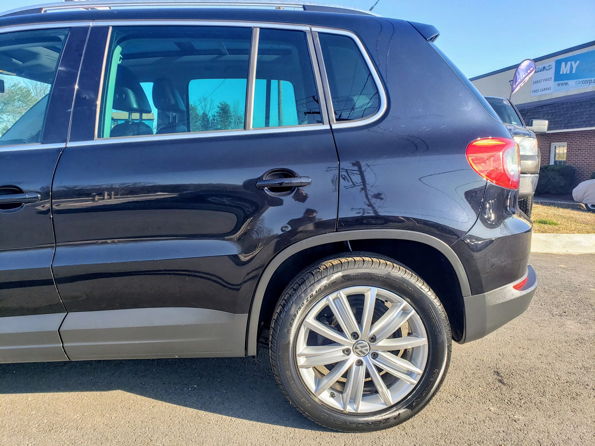 2010 VOLKSWAGEN Tiguan